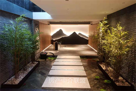 东方红大道，和美对面，东方京城A区步梯中层精装修